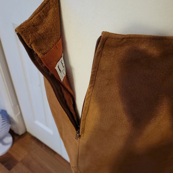 Kenar Leathers, 8 | Vintage Silk Lined Suede Leather Brown Pencil Skirt - Picture 5 of 6
